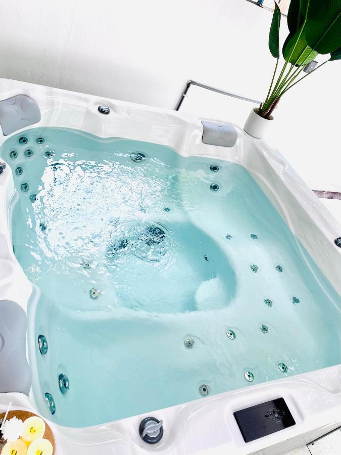 Qv Residence Langkawi - Jacuzzi, Bbq, & Steamboat Куа Екстериор снимка